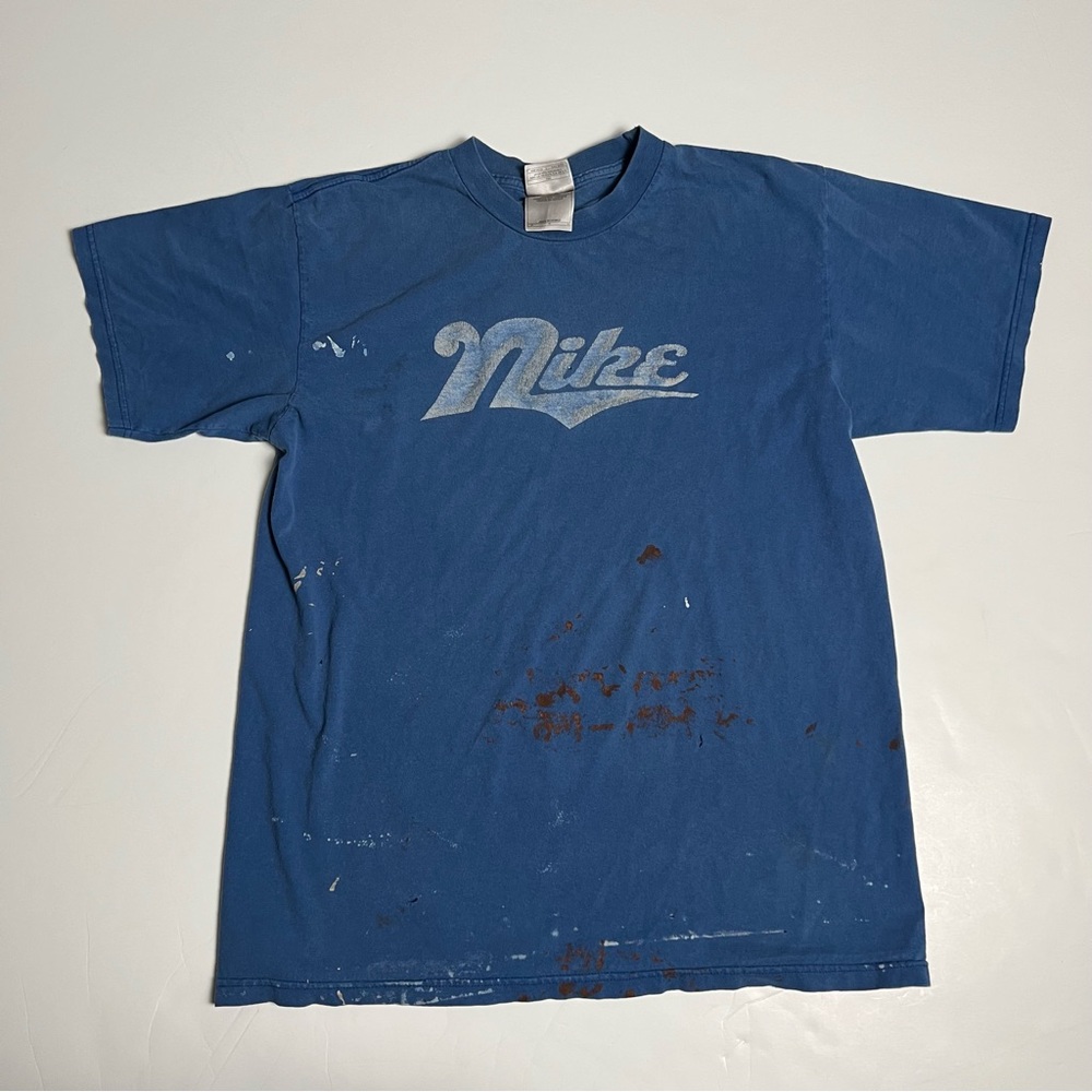 046 - VINTAGE 90s NIKE AIR SWOOSH ATHLETIC PAINT SPLATTER THRASHED T SHIRT